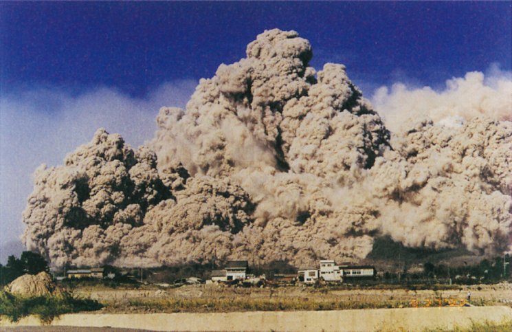 町に襲いかかる雲仙普賢岳の火砕流 1992年9月27日